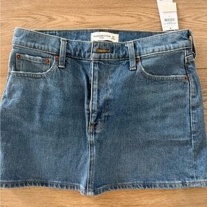 Abercrombie & Fitch NWT mid rise denim mini skirt